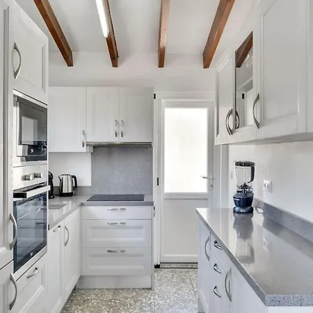 Villa Bouganvillea By Aldertons